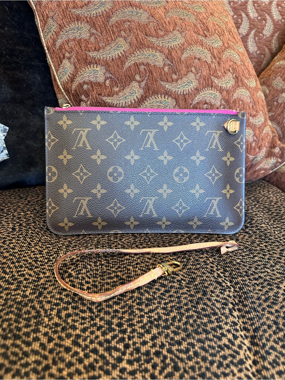 Louis Vuitton Monogram Neverfull MM Pouch with Pink Interior COA Included